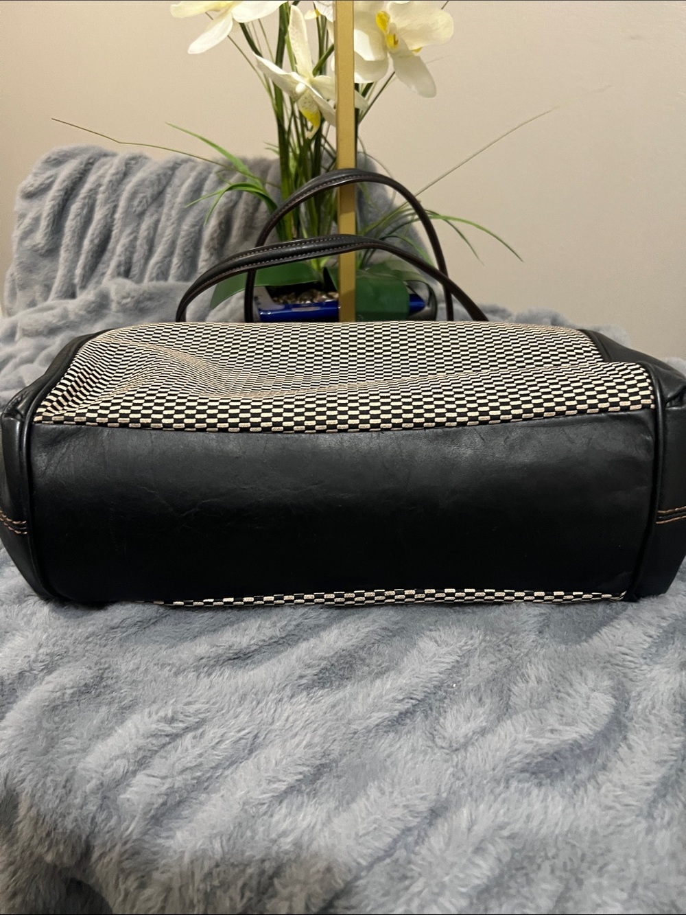 Coach Lexy Black & Tan Shoulder Bag EUC retail $349 - Picture 9 of 11